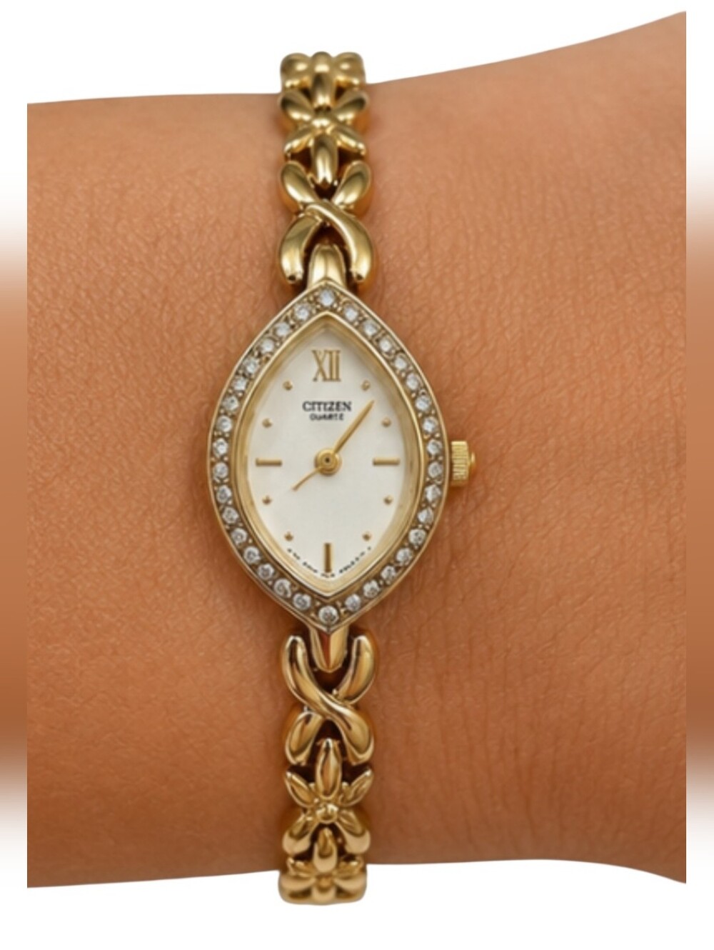 Vintage Citizen Quartz Gold Tone Crystal Accent Bracelet Watch Japan